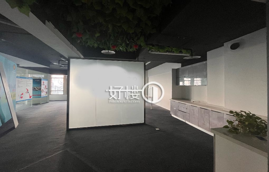 万科中心写字楼正对电梯口 交通方便 楼下就是轻轨口m²写字楼|办公室出租|租赁/租金/图片