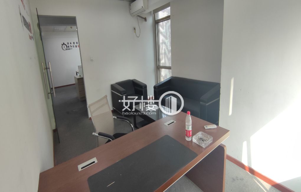 轻轨出口，格局一加一，精装带家具m²写字楼|办公室出租|租赁/租金/图片