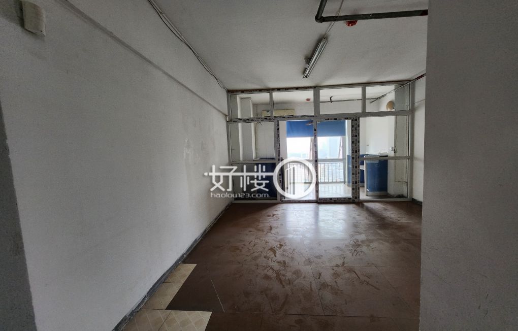 大坪石油路轻轨站旁  万科中心办公室出租m²写字楼|办公室出租|租赁/租金/图片