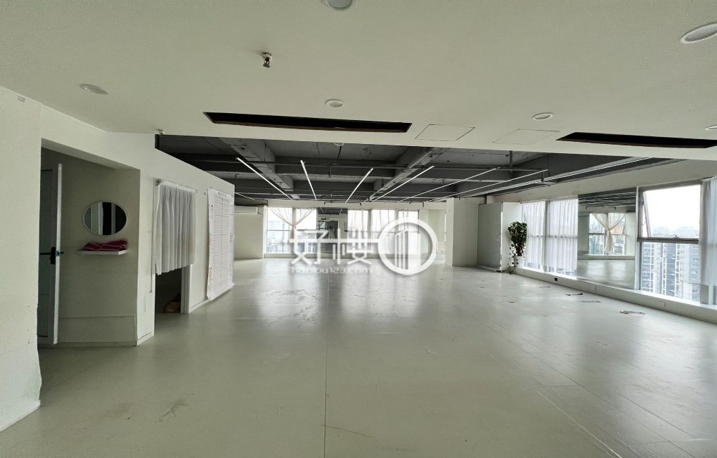 万达广场。双面采光，价格合理！租金便宜写字楼|办公室出租|租赁/租金/图片