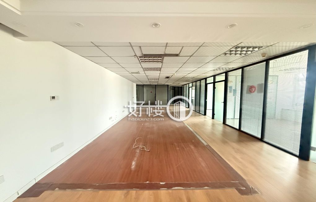 解放碑精装世贸大厦 隔间多交通很方便！写字楼|办公室出租|租赁/租金/图片