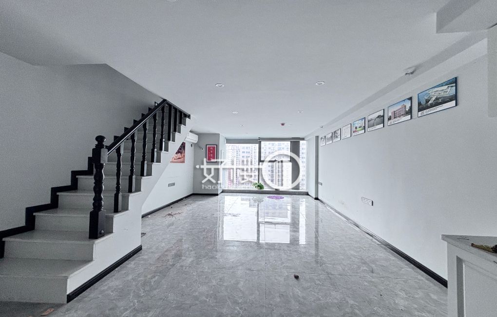 轻轨站旁 杨家坪写字楼出租 随时看房写字楼|办公室出租|租赁/租金/图片