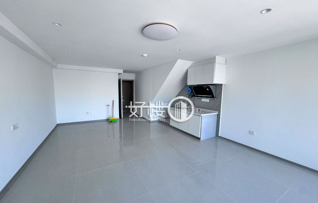 杨家坪轻轨直达 高端写字楼 清水大通间 业主直租写字楼|办公室出租|租赁/租金/图片