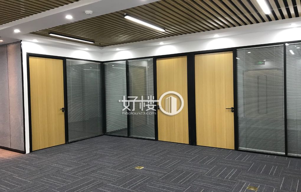 杨家坪 轻轨站直达 中迪广场 精装带家具 随时看房写字楼|办公室出租|租赁/租金/图片