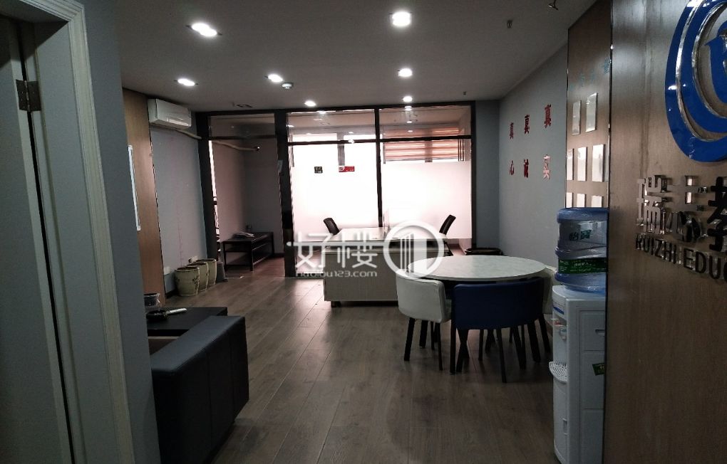 新牌坊商圈 精装小户型 带家具出租m²写字楼|办公室出租|租赁/租金/图片