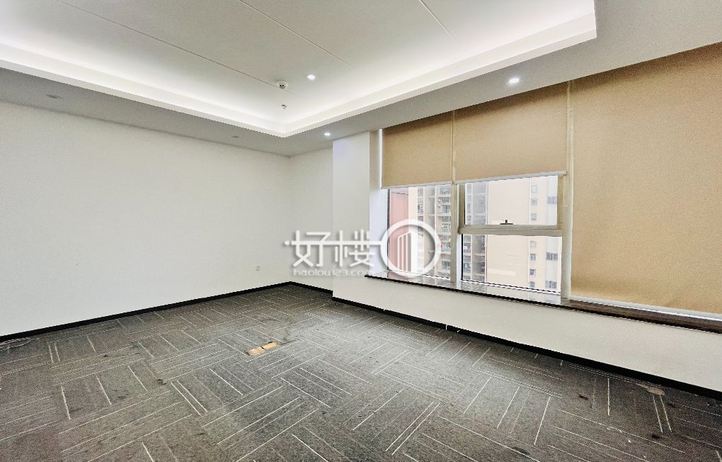 正对电梯口  双线轻轨  江北观音桥步行街兴业大厦写字楼|办公室出租|租赁/租金/图片