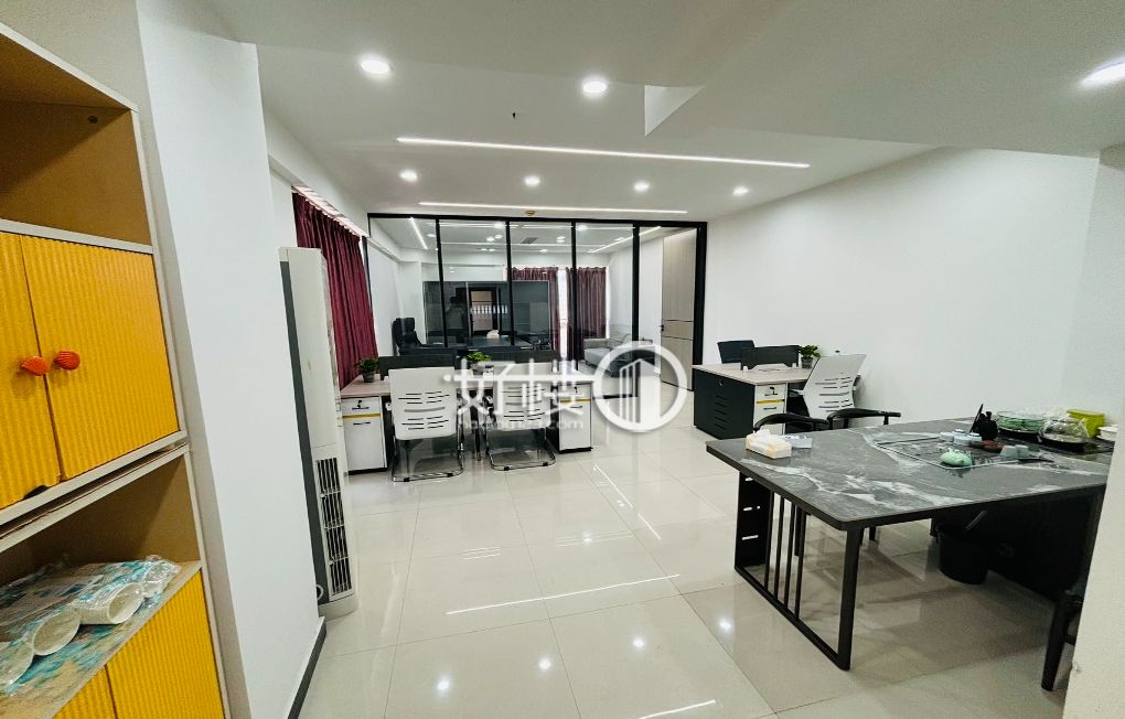 大坪轻轨站旁嘉华新城精装修带家具出租m²写字楼|办公室出租|租赁/租金/图片