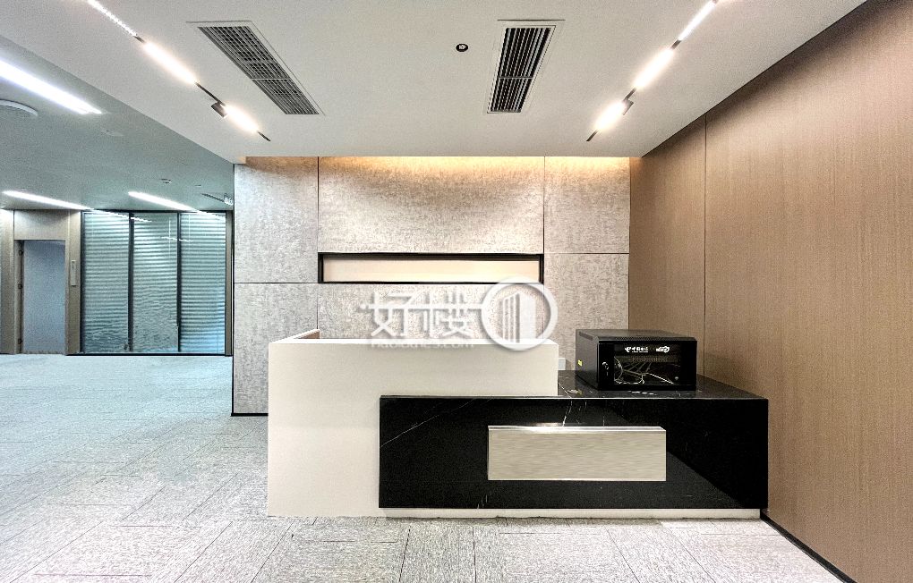 国金中心电梯口精装办公室正看江景出租写字楼|办公室出租|租赁/租金/图片