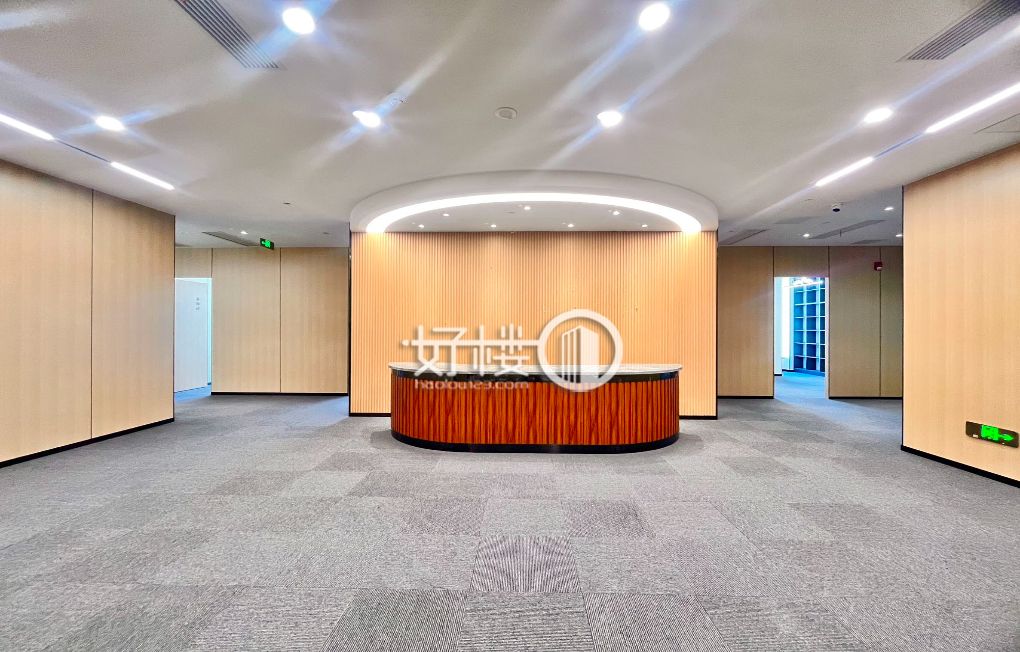 国金中心高区正对电梯口，9成新装修一线看江办公房源m²写字楼|办公室出租|租赁/租金/图片