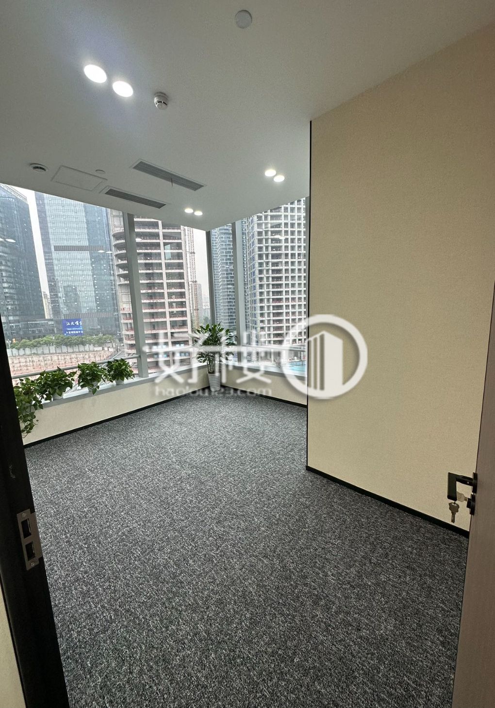 国金中心T2栋写字楼|办公室出售|租赁/租金/图片