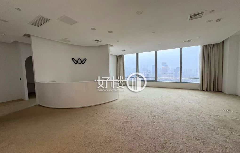 江北嘴 国金中心高区电梯口户型 特价出租m²写字楼|办公室出租|租赁/租金/图片