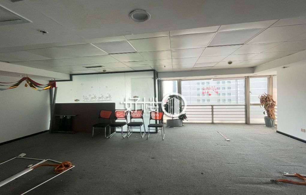 渝中区解放碑中心 精装小户型办公室 出门就是轻轨写字楼|办公室出租|租赁/租金/图片
