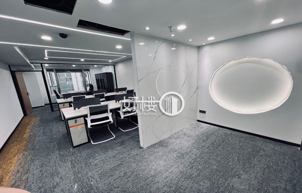 解放碑非常稀缺的小户型 全新装修带家具 楼下轻轨写字楼|办公室出租|租赁/租金/图片