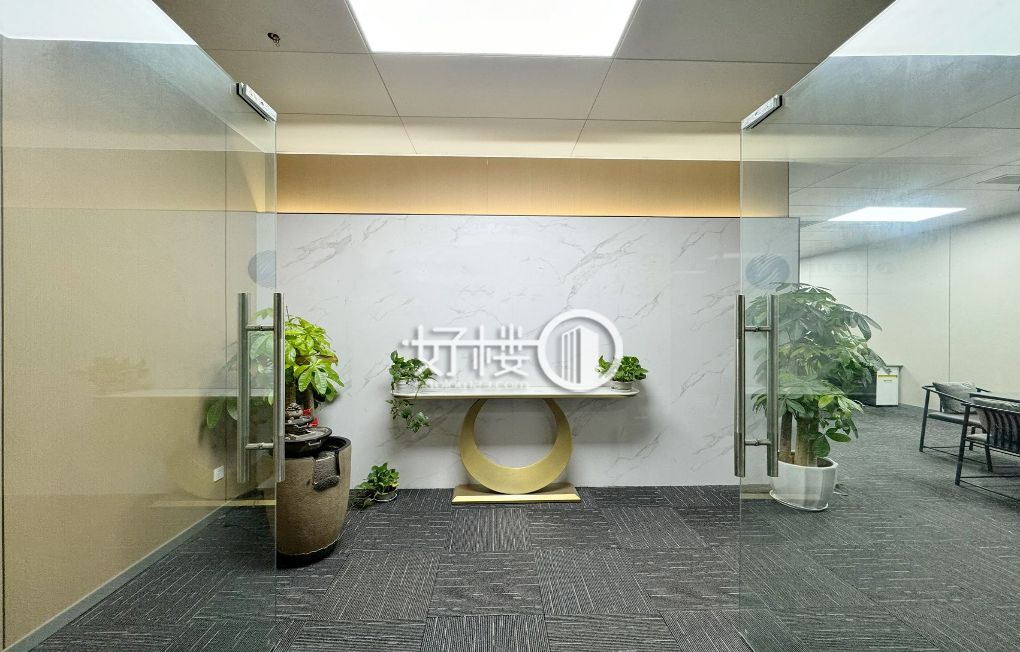 解放碑CBD步行街 国贸中心纯写精装办公带家具出租写字楼|办公室出租|租赁/租金/图片