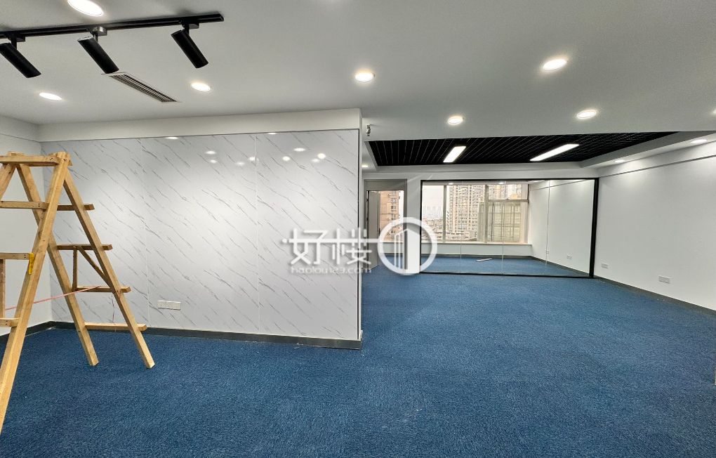 解放碑商圈国际贸易中心办公室超值价交通方便m²写字楼|办公室出租|租赁/租金/图片