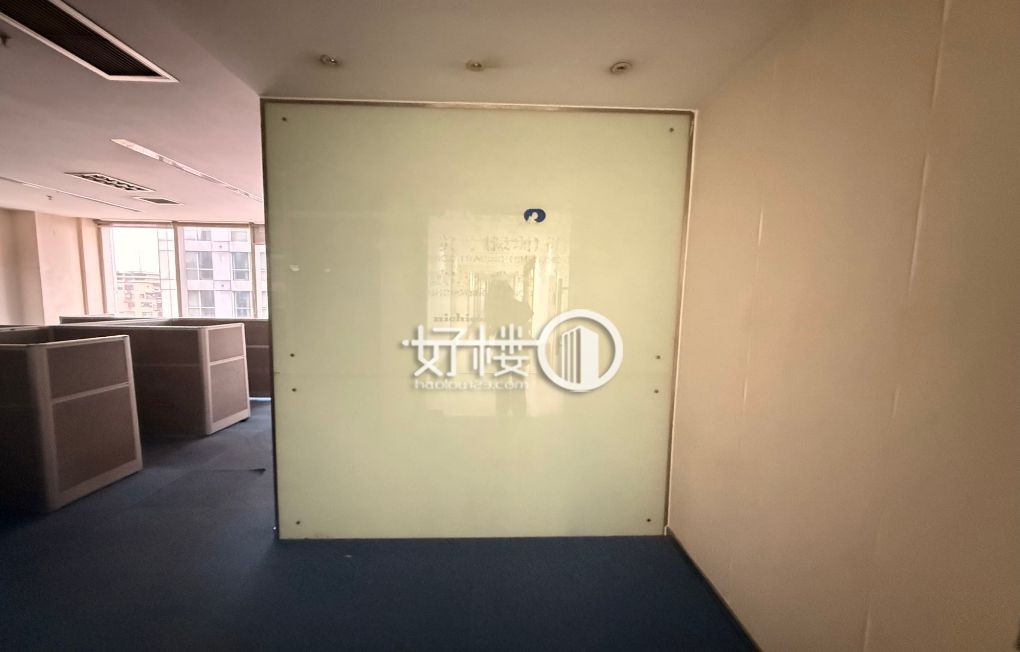 解放碑国贸中心临江门轻轨站楼上精装办公室出租写字楼|办公室出租|租赁/租金/图片