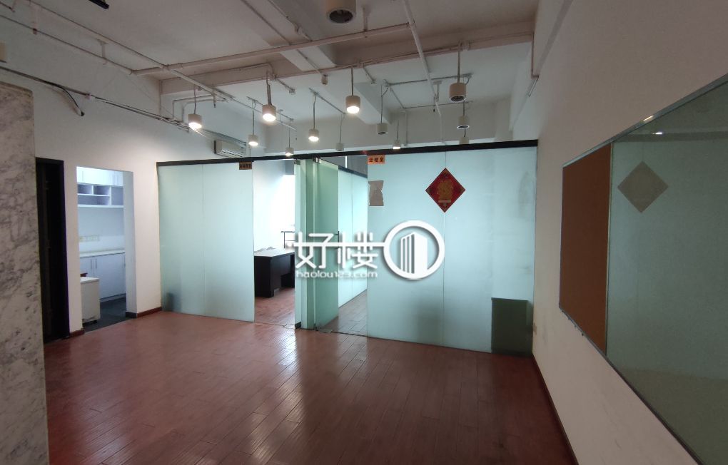 轻轨旁!土星精装带家具 户型方正 视野开阔写字楼|办公室出售|租赁/租金/图片