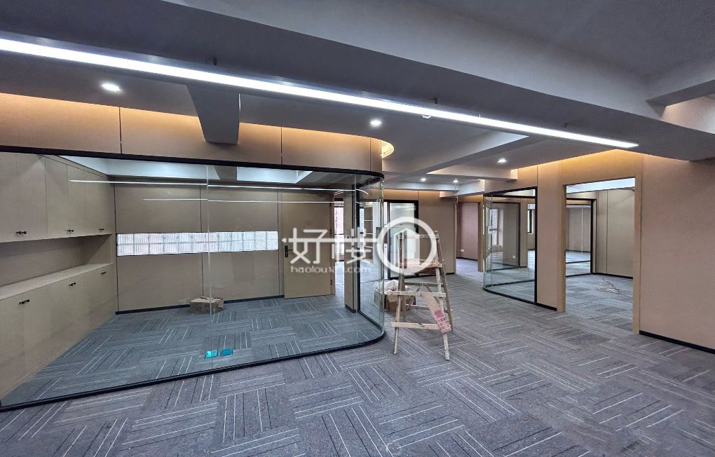 解放碑核心商圈 双轻轨线交通便利 全新精装带家具 写字楼|办公室出租|租赁/租金/图片