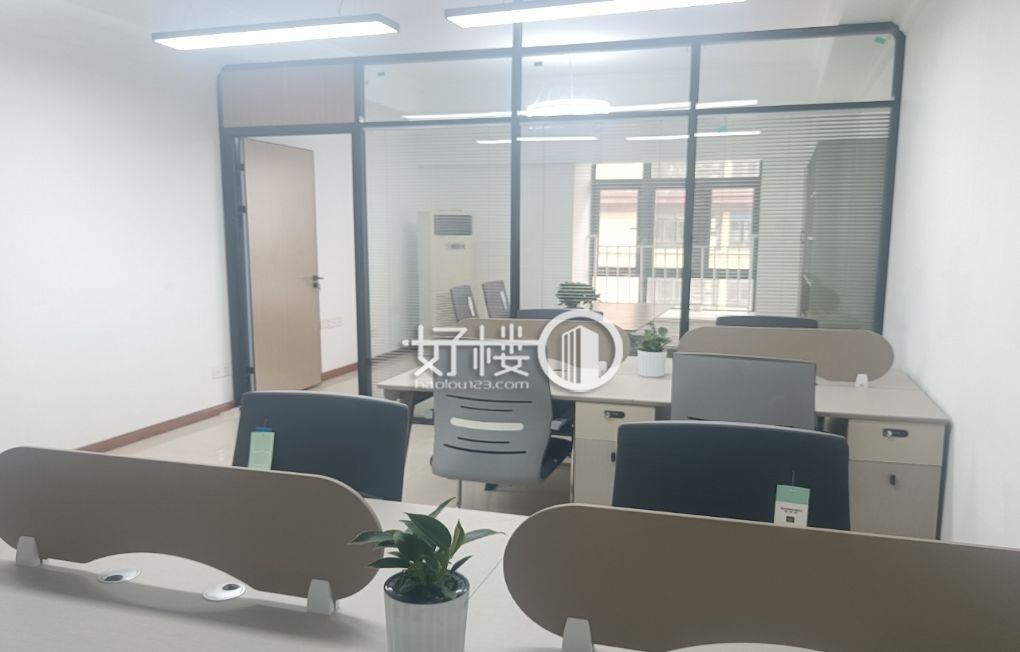 龙湖时代天街旁，全新装修带家具出租写字楼|办公室出租|租赁/租金/图片