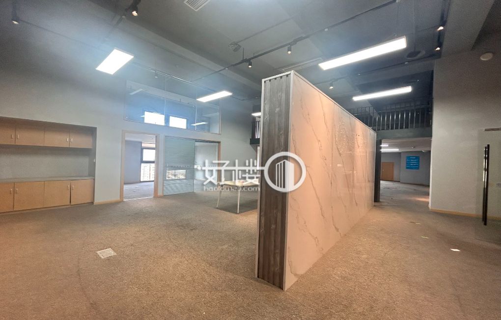 江北嘴星耀天地电梯口精装跃层办公室出租m²写字楼|办公室出租|租赁/租金/图片