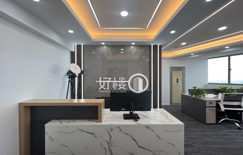 观音桥步行街旁，带办公家具直接拎包入驻现房写字楼|办公室出租|租赁/租金/图片