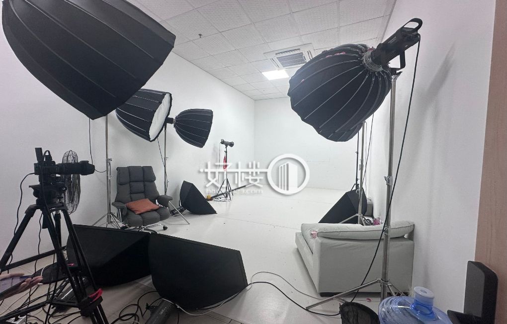 新牌坊商圈精装团播见出租 正对电梯口 团播现房写字楼|办公室出租|租赁/租金/图片