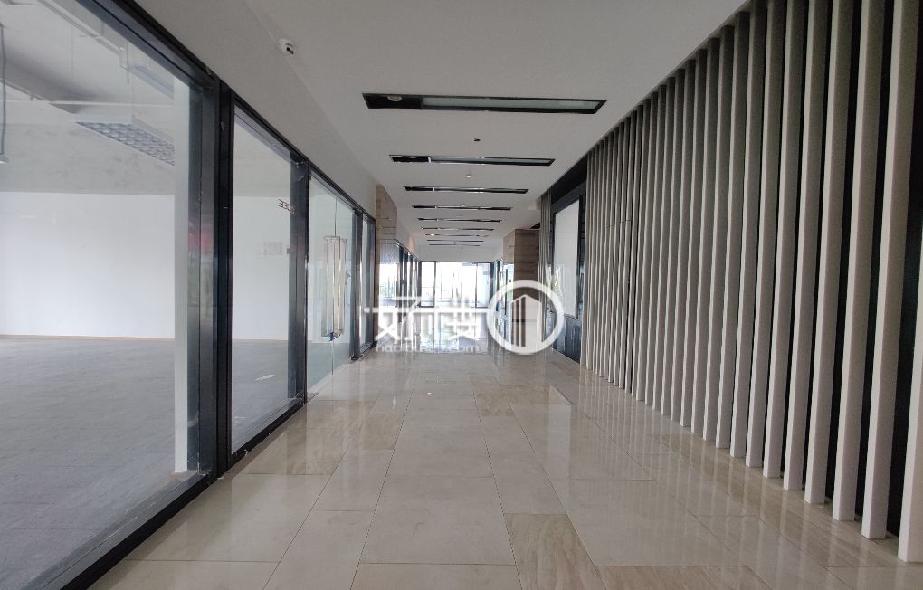 两江新区丨汽博中心丨绿地丨层高5米丨可办公丨可直播写字楼|办公室出租|租赁/租金/图片