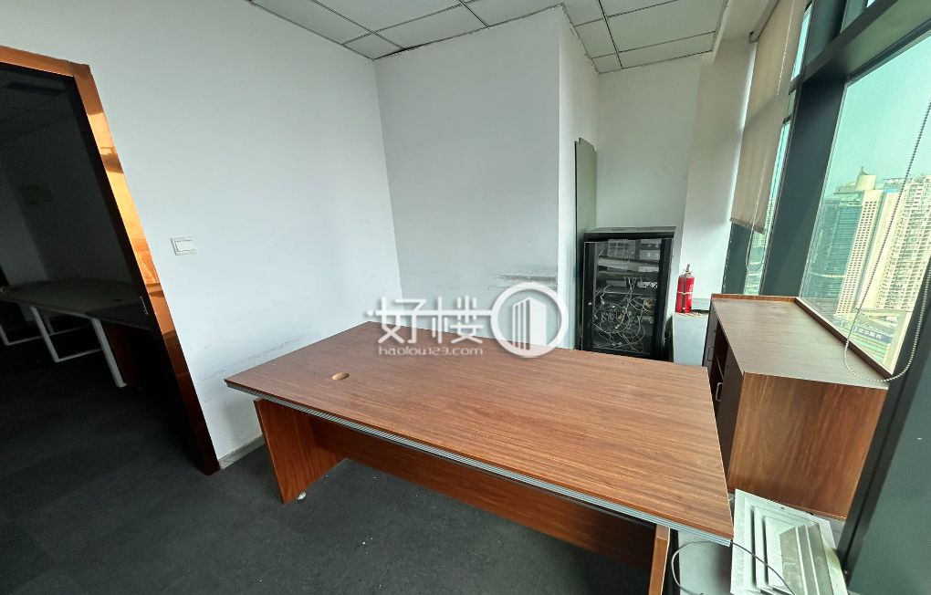  大坪地铁口精装办公室出租 户型方正高区采光m²写字楼|办公室出租|租赁/租金/图片