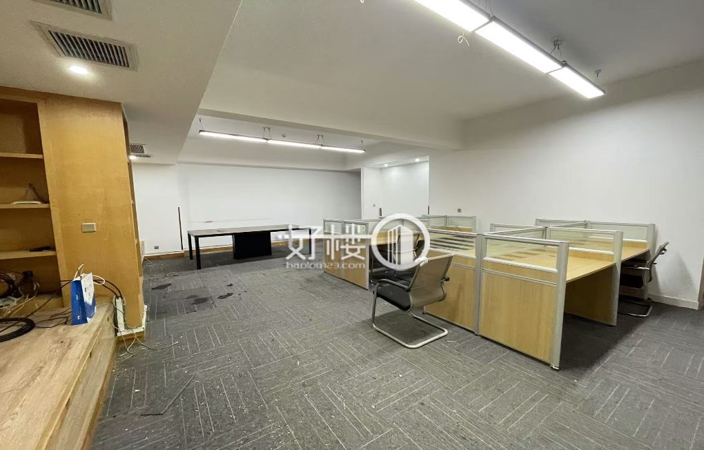 大坪商圈标致建筑出租精装，地铁口附近交通方便m²写字楼|办公室出租|租赁/租金/图片
