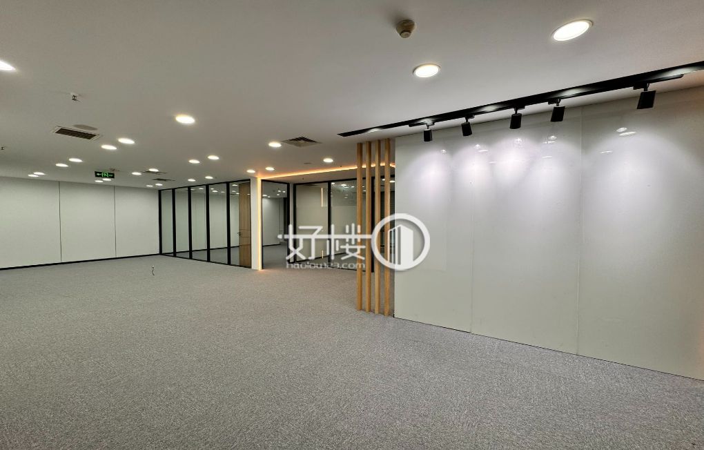 解放碑CBD电梯口，英利国际金融中心精装房诚心出售写字楼|办公室出租|租赁/租金/图片