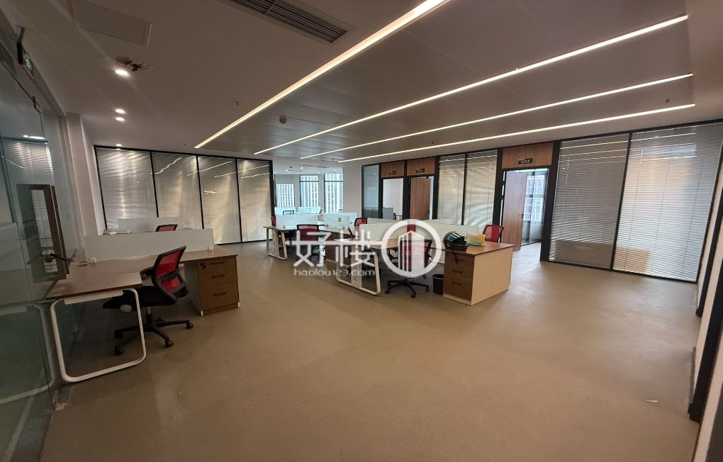 渝中区总部城精装电梯口办公室特价出租写字楼|办公室出租|租赁/租金/图片