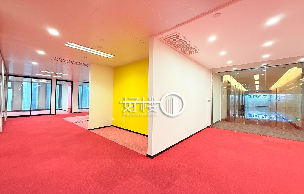 正对电梯口，金融城豪装带家具出租写字楼|办公室出租|租赁/租金/图片