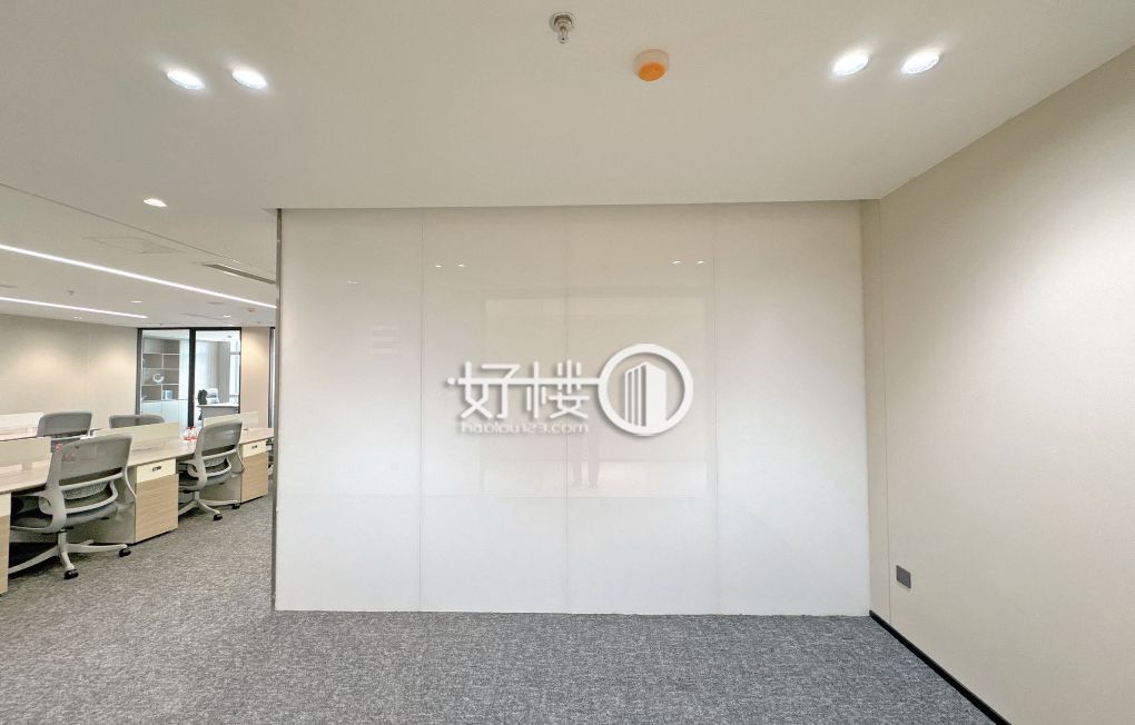 江北嘴融景中心 全新装修带家具 4隔间大厅22工位写字楼|办公室出租|租赁/租金/图片