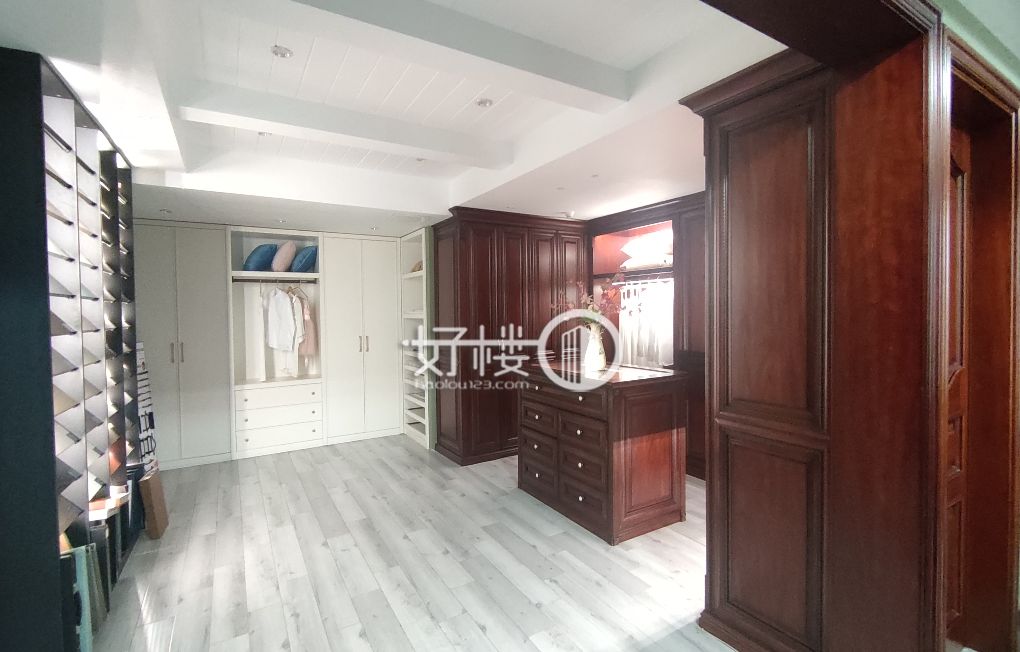 三轻轨交汇通行周边配套完善龙湖MOCO 出租写字楼|办公室出租|租赁/租金/图片