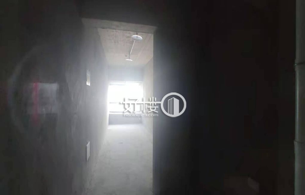 沙坪坝轻轨直达 高端写字楼 清水大通间 业主直租写字楼|办公室出租|租赁/租金/图片
