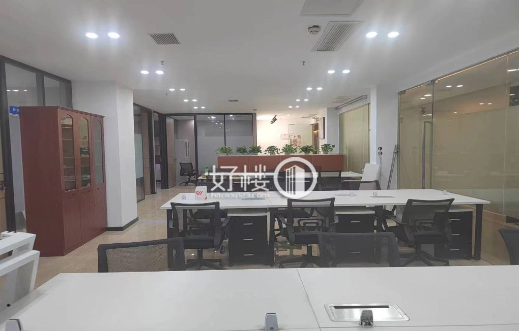电梯口位置 龙湖时代天街 装修带家具 随时看m²写字楼|办公室出租|租赁/租金/图片