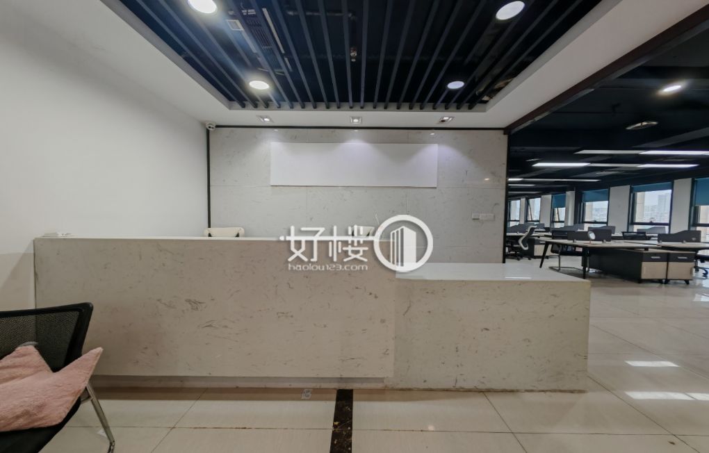 大坪龙湖时代天街丨双面采光丨大面积房源出租丨带家具m²写字楼|办公室出租|租赁/租金/图片