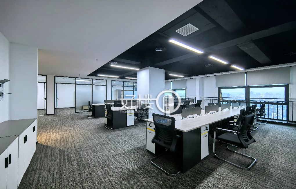 大坪龙湖时代天街丨6个办公室丨正对电梯口带家具m²写字楼|办公室出租|租赁/租金/图片