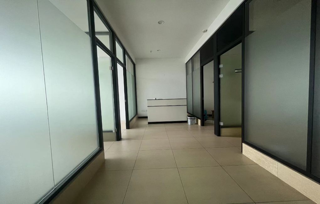 龙湖源著精装修带家具出租 四个隔间写字楼|办公室出租|租赁/租金/图片