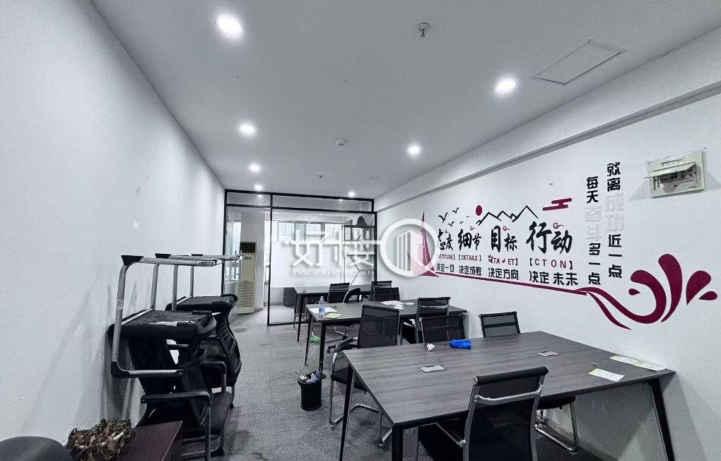 杨家坪商圈 西城天街 装修带办公家具 交通便利写字楼|办公室出租|租赁/租金/图片