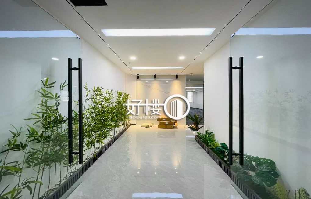 兩江新區(qū)紅旗河溝總商會大廈辦公室出租，全新精裝帶家具拎包入住