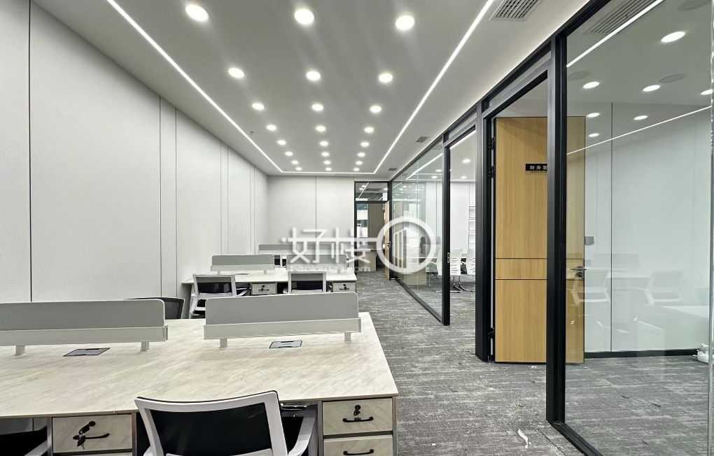 渝中區(qū)解放碑協(xié)信中心辦公室出租，全新精裝小戶(hù)型拎包入住